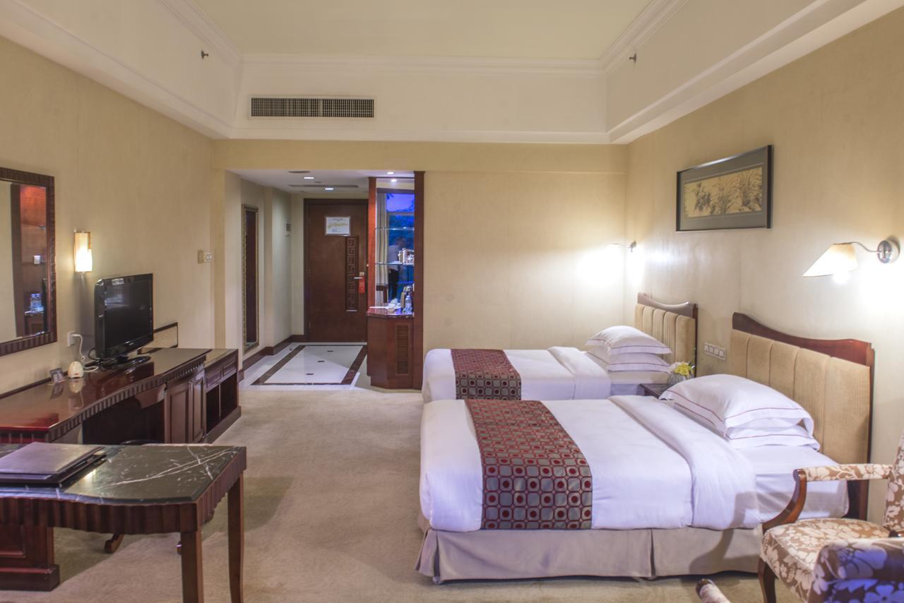Phoenix Hotel Wuyi Ťiang-men Exteriér fotografie