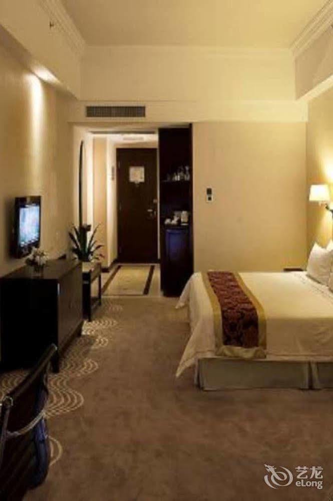 Phoenix Hotel Wuyi Ťiang-men Exteriér fotografie