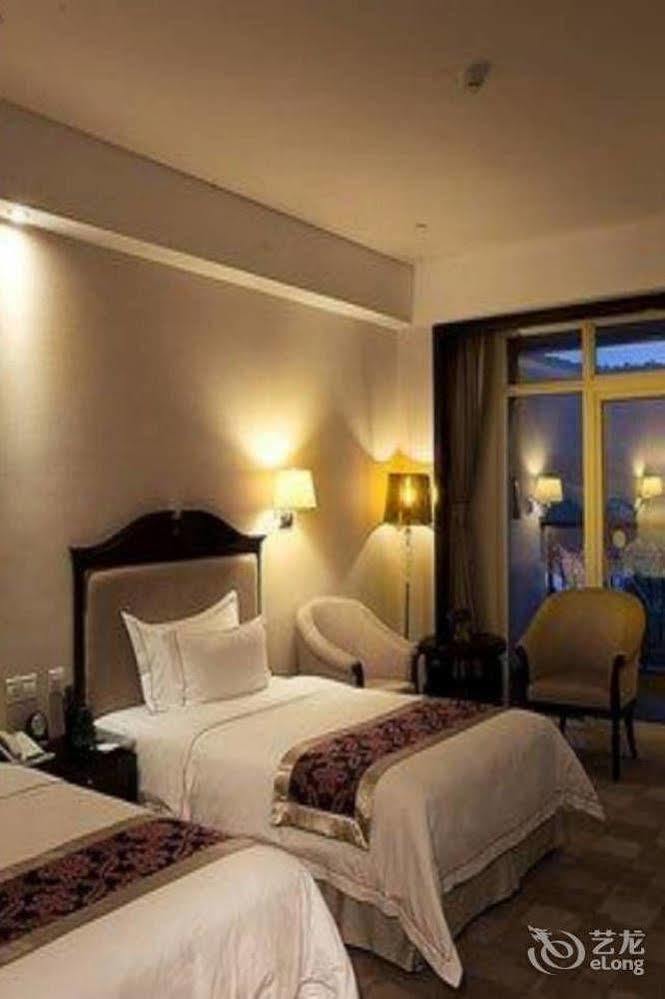 Phoenix Hotel Wuyi Ťiang-men Exteriér fotografie